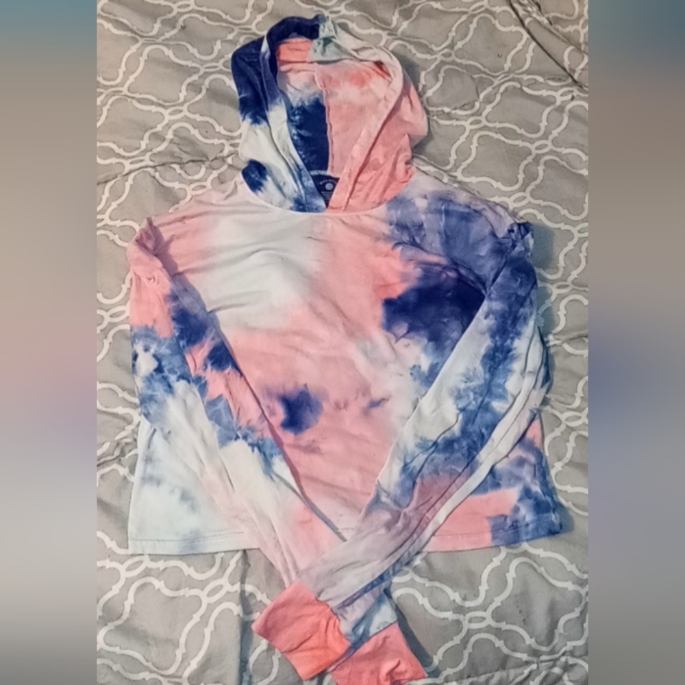 Hooded tie-dye top